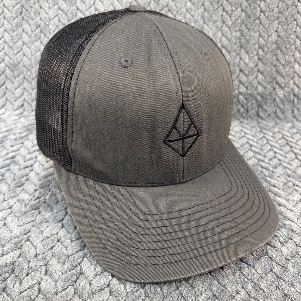 Geometric Diamond‎ Logo Mens Grey Richardson Trucker Hat Style 112 Snapback OSFM